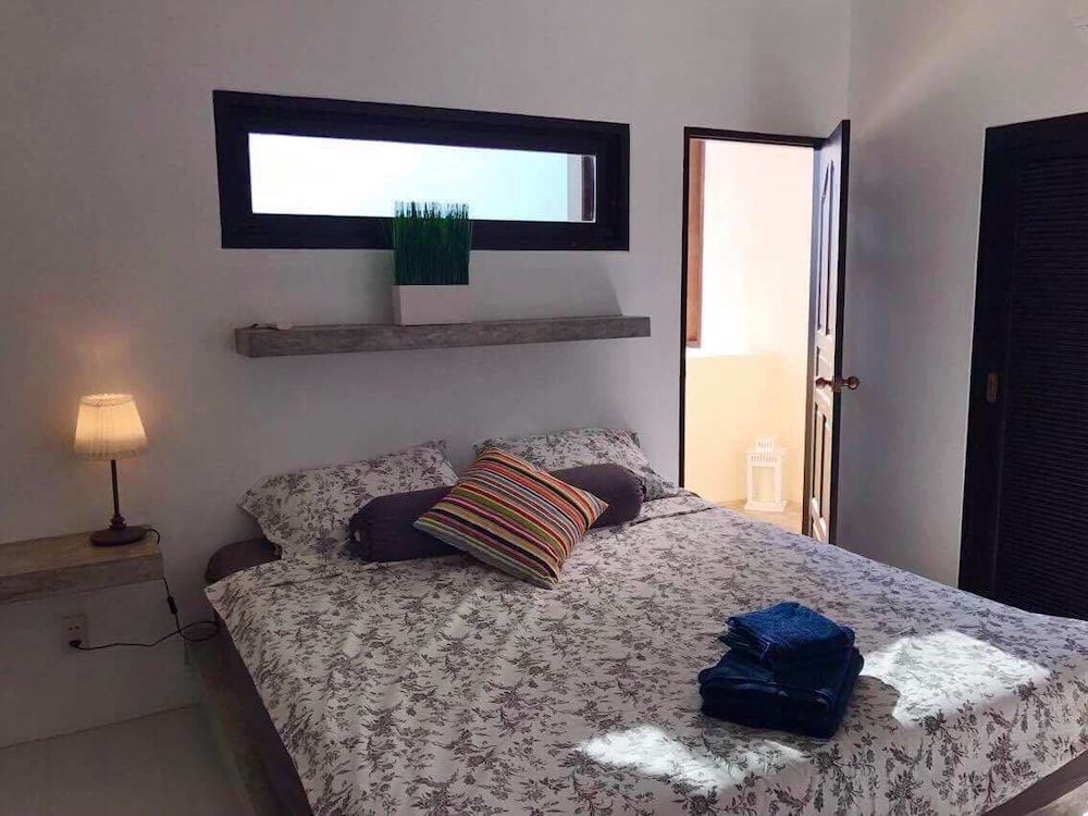 Deluxe Penthouse, 3 Bedrooms, Ocean View, Mountainside