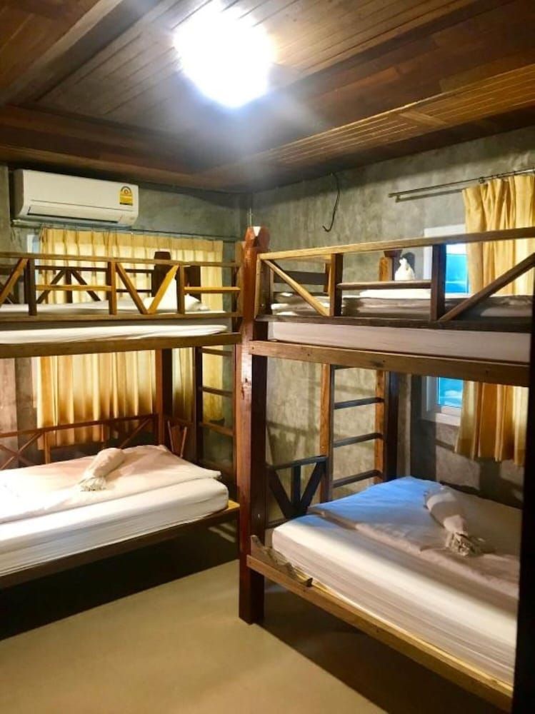 Quadruple Room with Private Bathroom