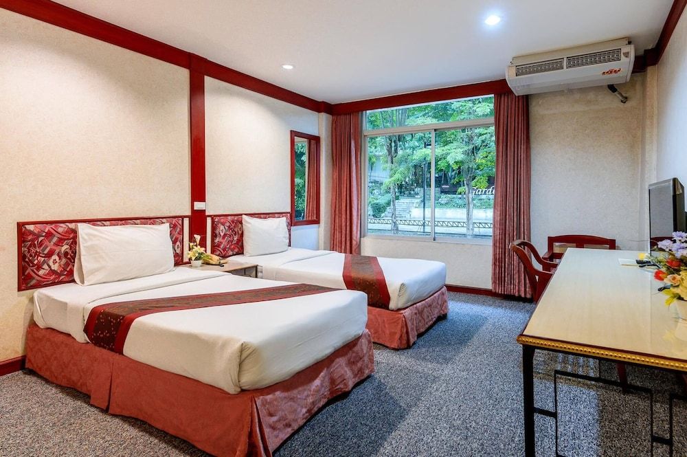 Beverly Hill Park Hotel Deluxe Room 2