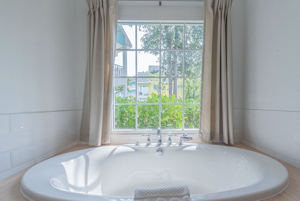 Peggy's Cove Resort Grand Pool Villa 10