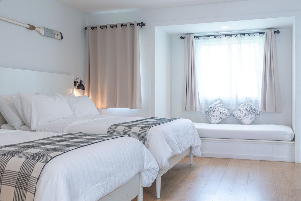 Peggy's Cove Resort Deluxe Room 11