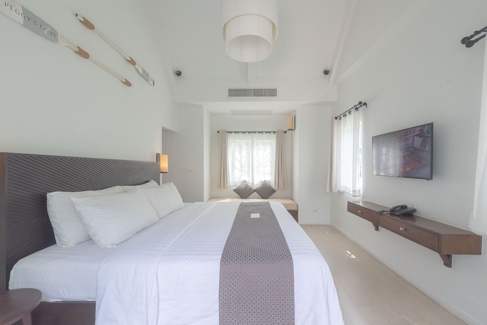 Peggy's Cove Resort Grand Pool Villa