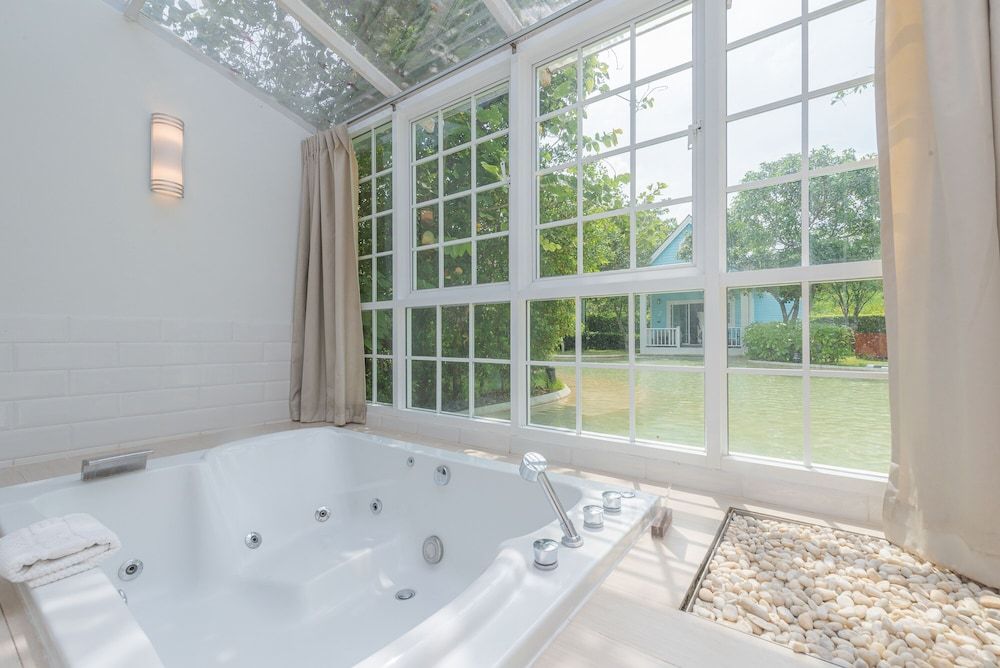 Peggy's Cove Resort Jacuzzi Villa 15