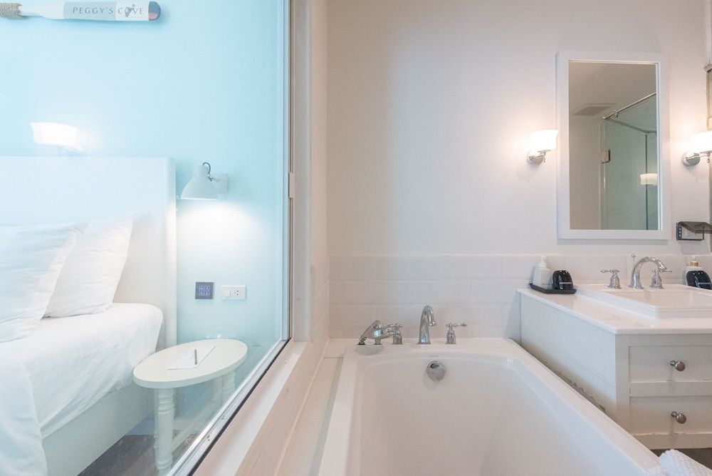 Peggy's Cove Resort Deluxe Room 16