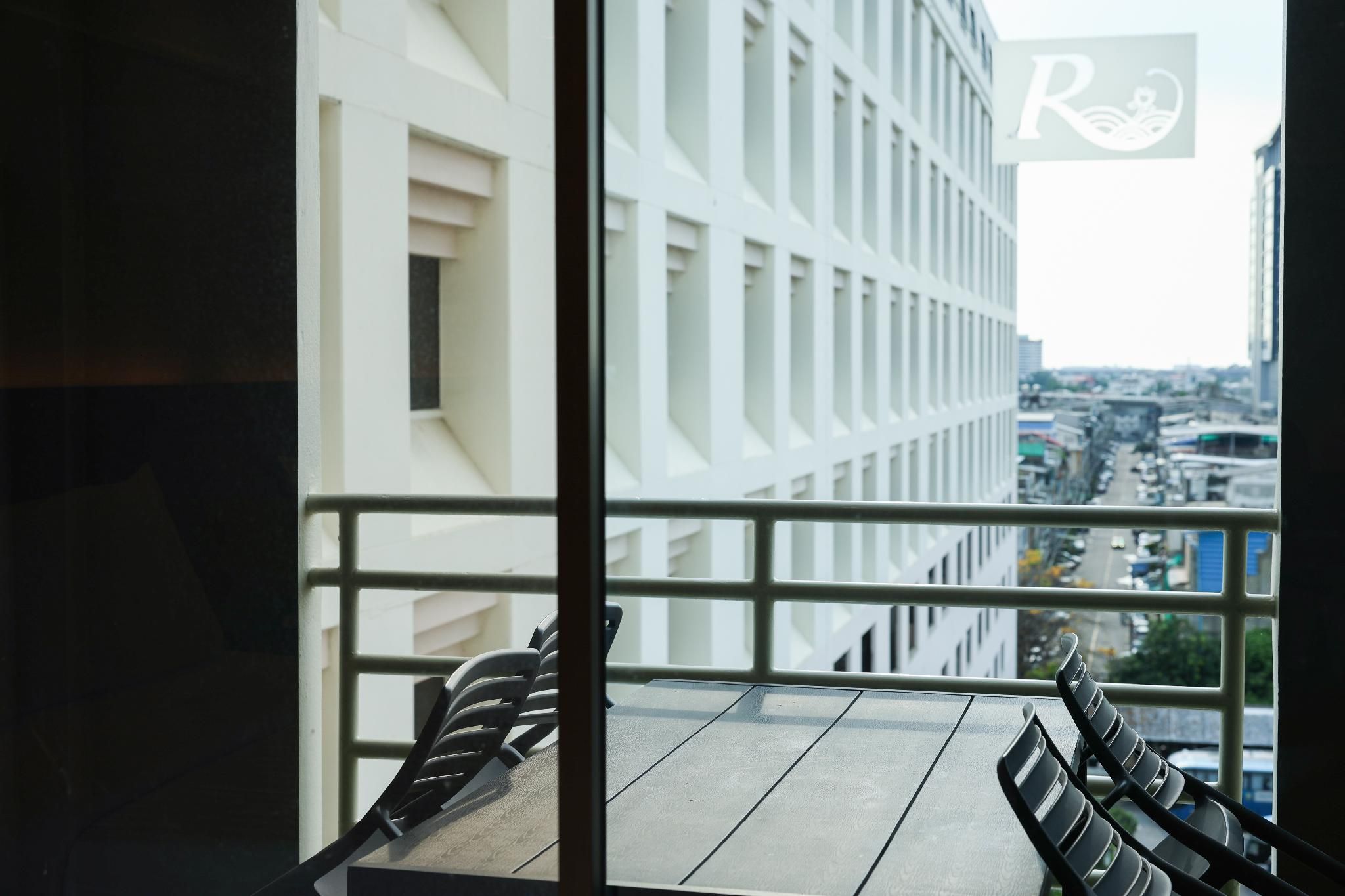 undefined The Royal River Hotel 2