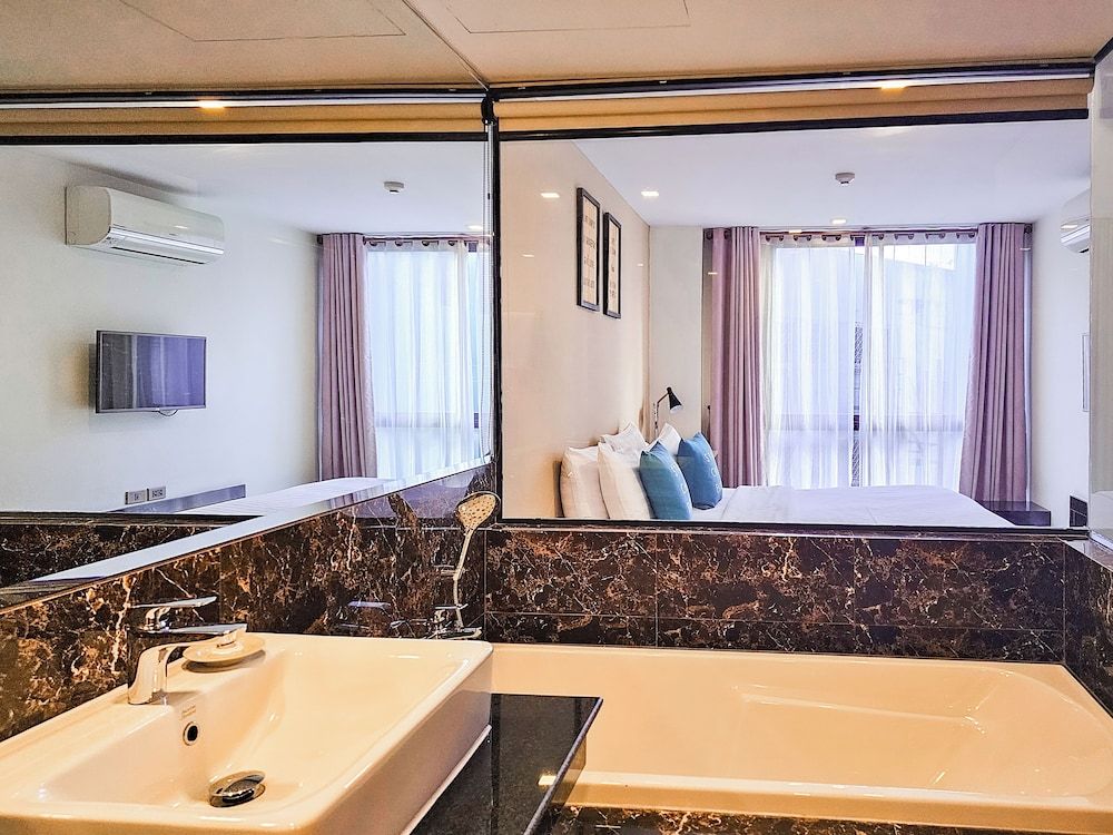 undefined Cross Vibe Chiang Mai Decem 3