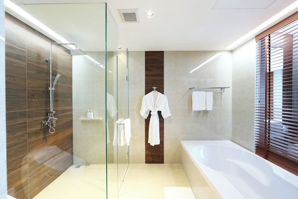 Amanta Hotel & Residence Ratchada 1-Bedroom Deluxe Suite with City View 8