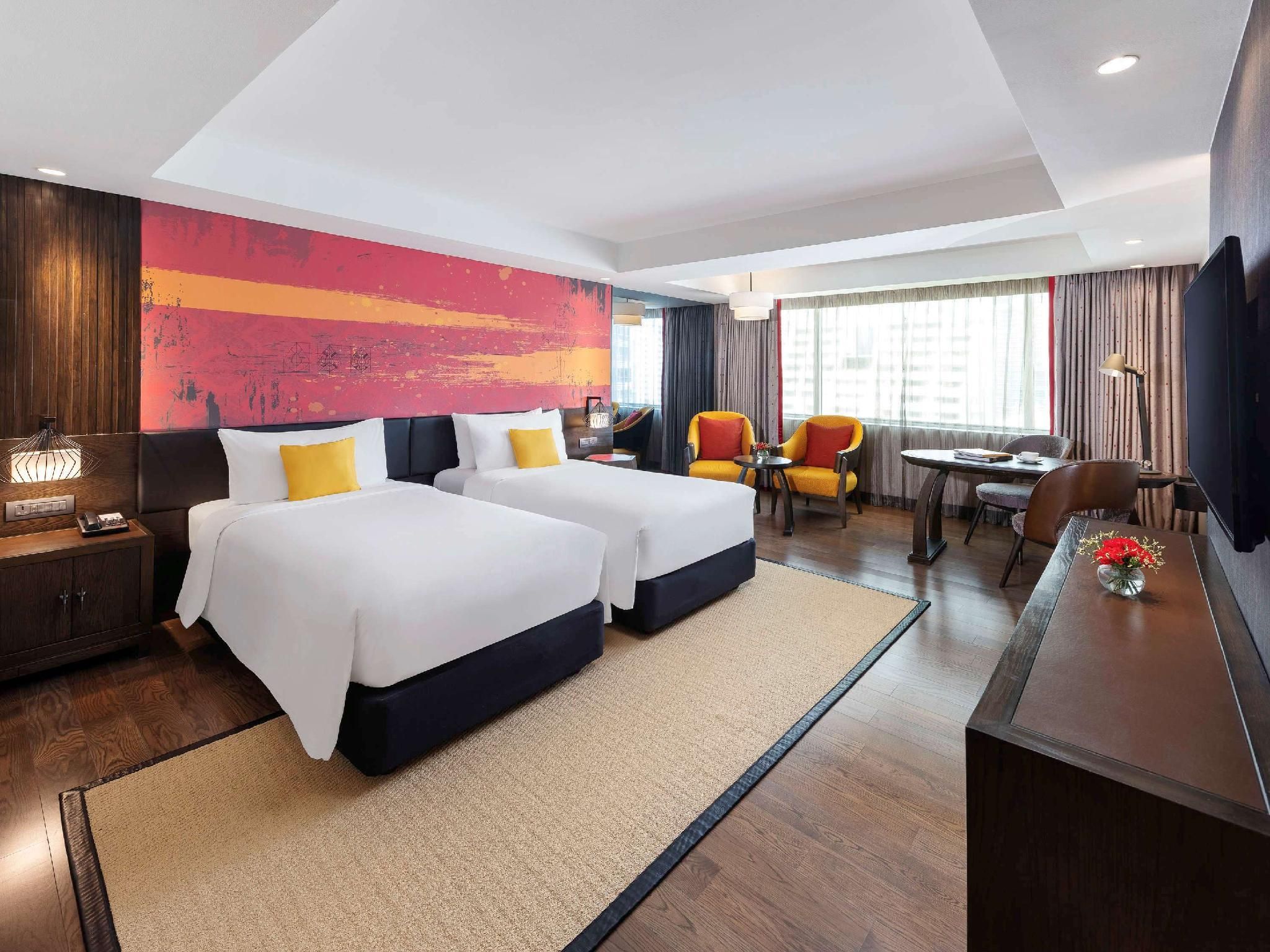 Deluxe Twin with Bathtub