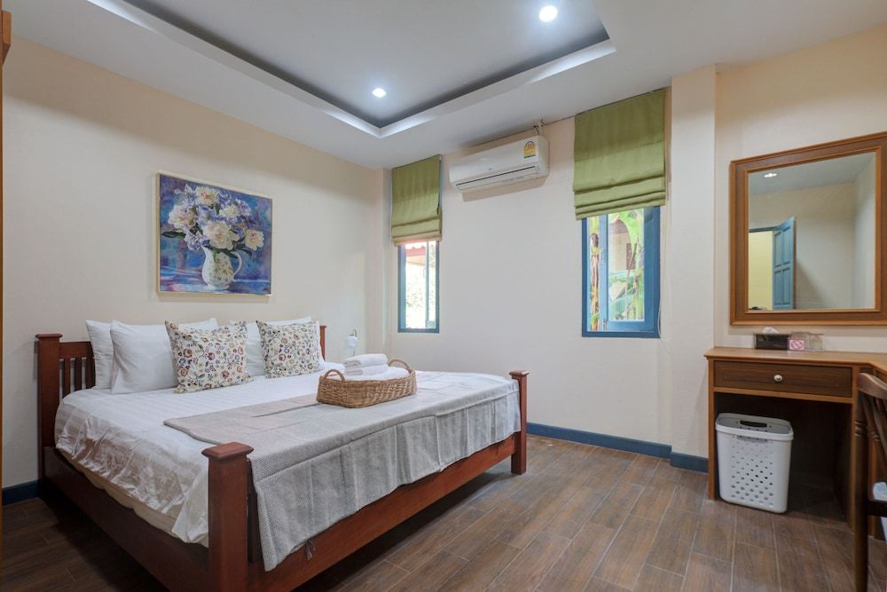 Baan Patcharintorn Samui Deluxe Suite with Balcony 1 3