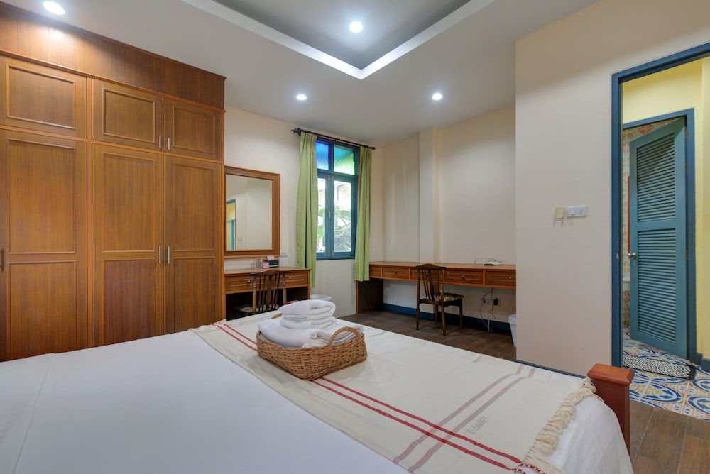 Baan Patcharintorn Samui Deluxe Suite with Balcony 1 7