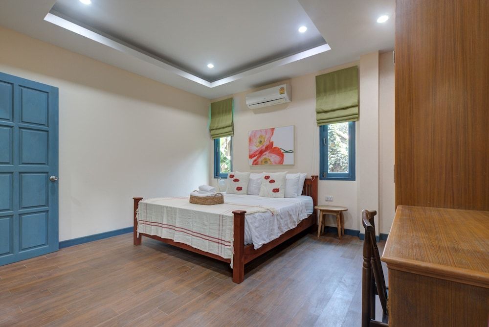 Baan Patcharintorn Samui Deluxe Suite with Balcony 1 2