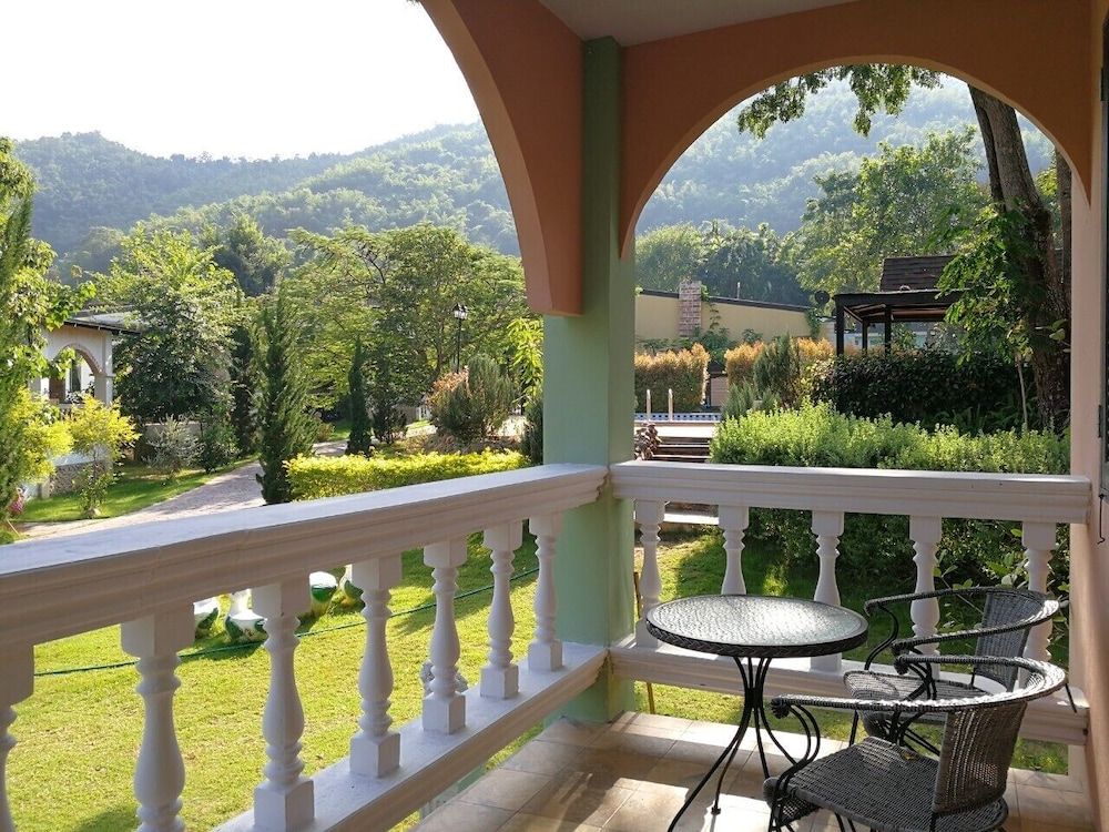 Stamp Hills Resort & Restaurant Deluxe Room 3