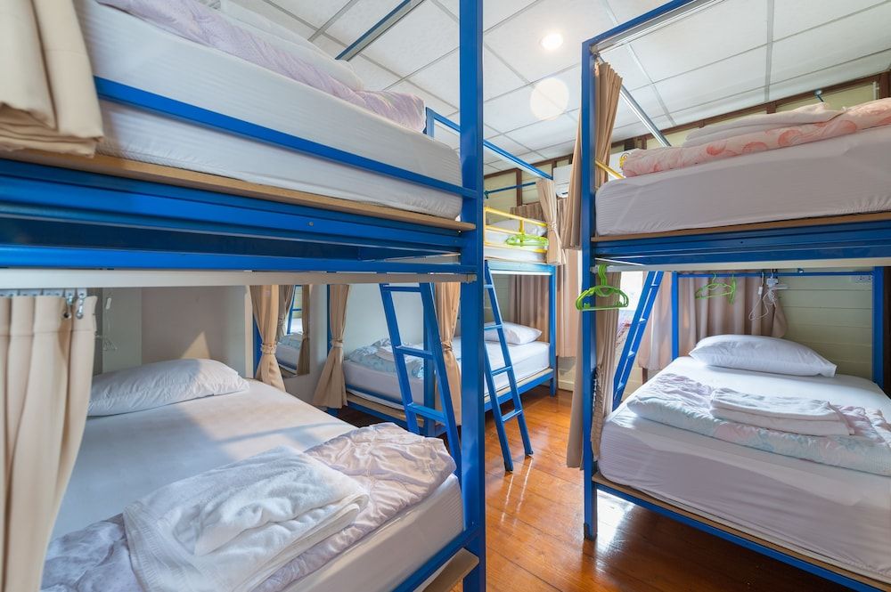 6 Bed Mixed Dormitory