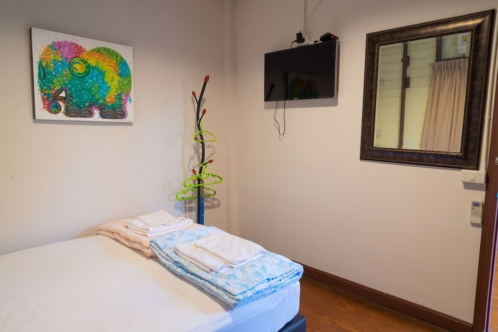 NTY Hostel BKK Airport Private Room with Shared Bathroom 6