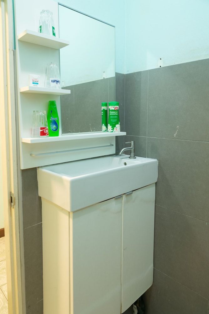 6 Bed Mixed Dormitory