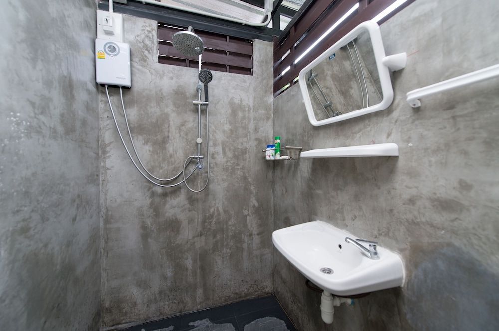 NTY Hostel BKK Airport Private Room with Shared Bathroom 3