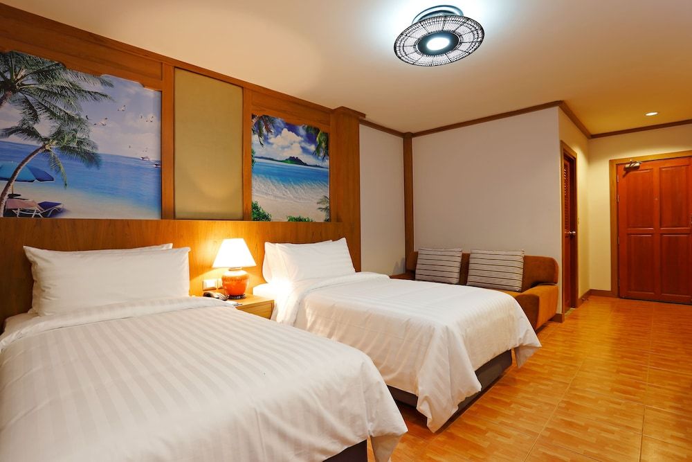 Chabana Resort Deluxe Double or Twin Room with Lake View 8