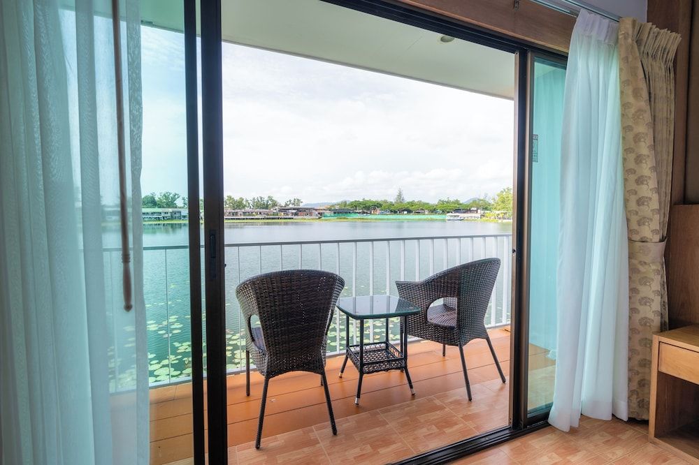 Chabana Resort Deluxe Double or Twin Room with Lake View 19