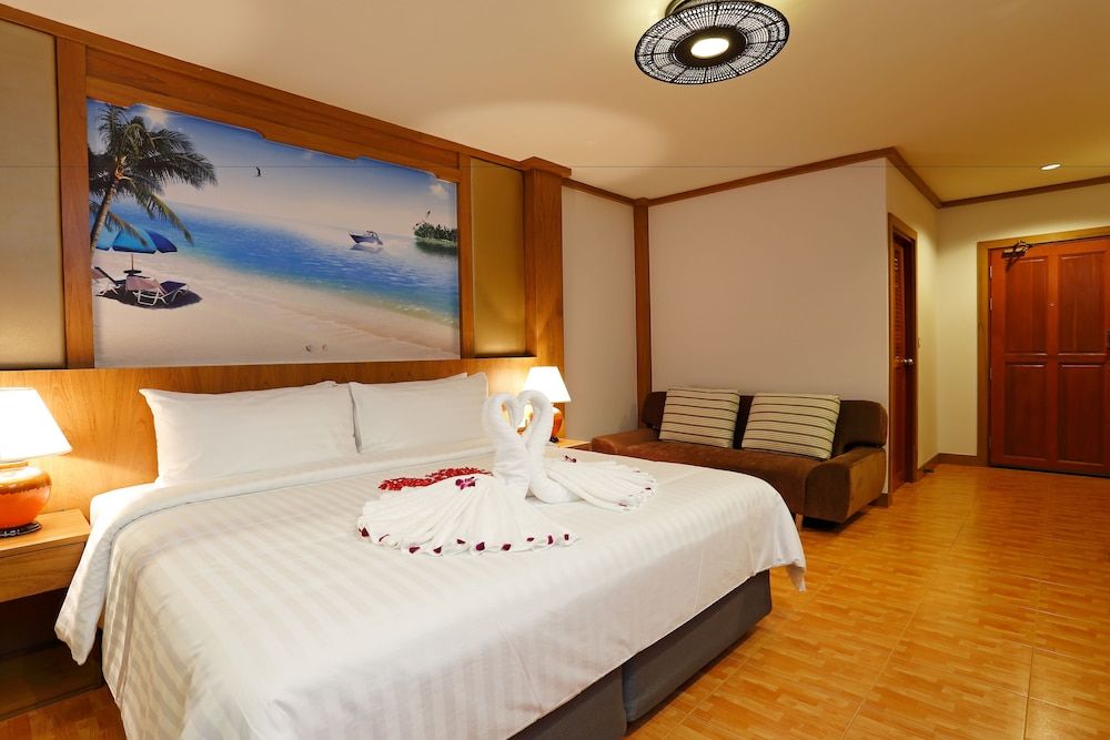 Chabana Resort Deluxe Double or Twin Room with Lake View 7