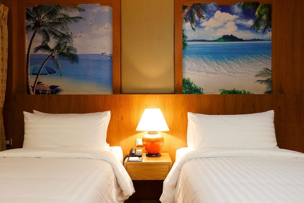 Chabana Resort Deluxe Double or Twin Room with Lake View 6