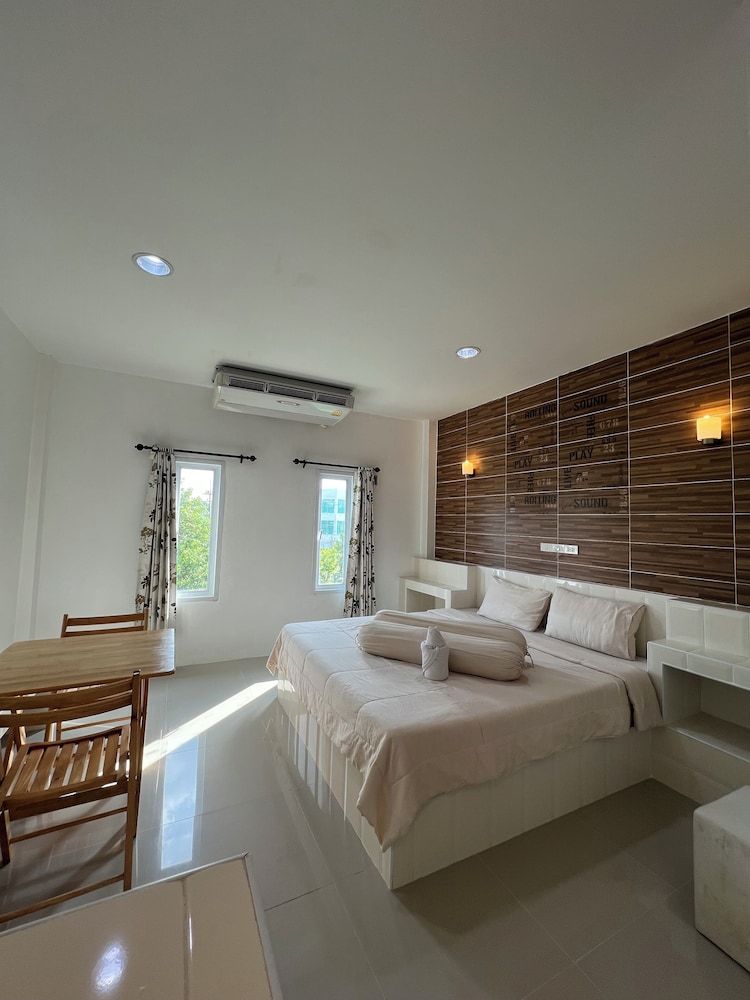 Saraburi Garden Resort Basic Triple Room 2