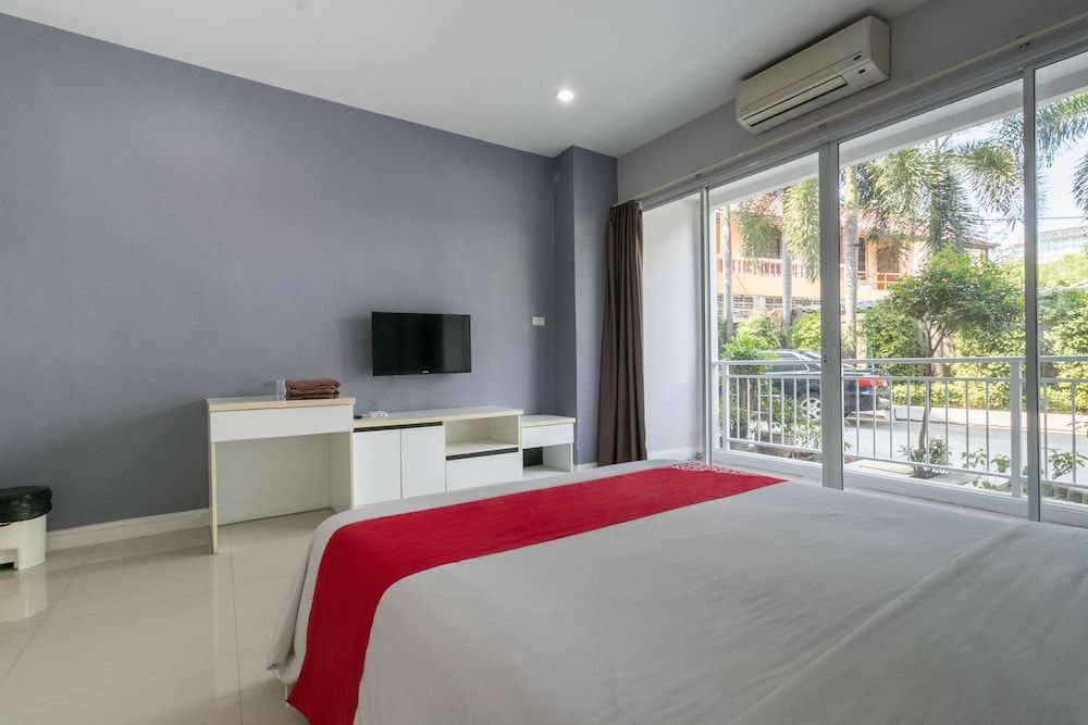 OYO 75389 Pandora house Premier Double Room 4