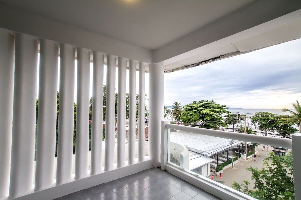 Villa Navin Resort Family Suite, 2 Bedrooms, Sea View, Oceanfront 7