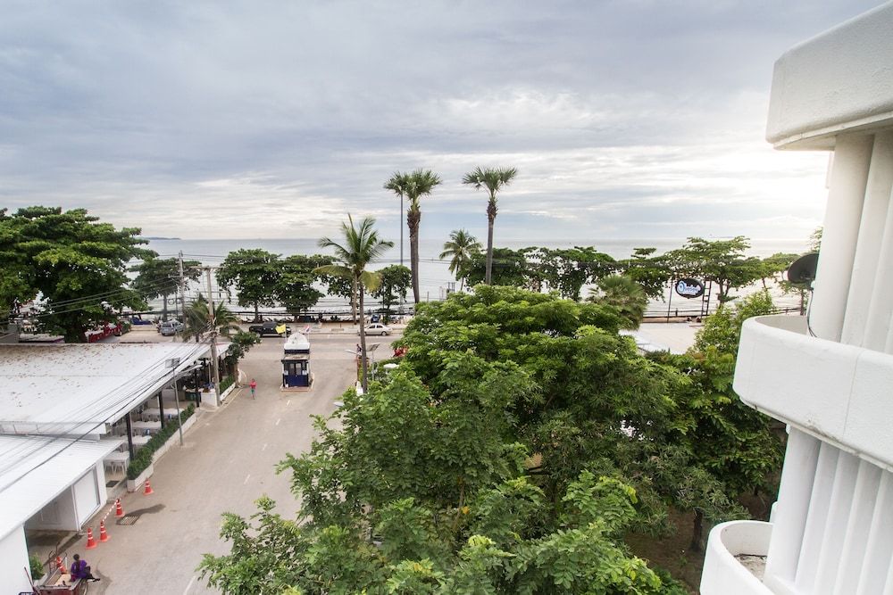 Villa Navin Resort Family Suite, 2 Bedrooms, Sea View, Oceanfront 11