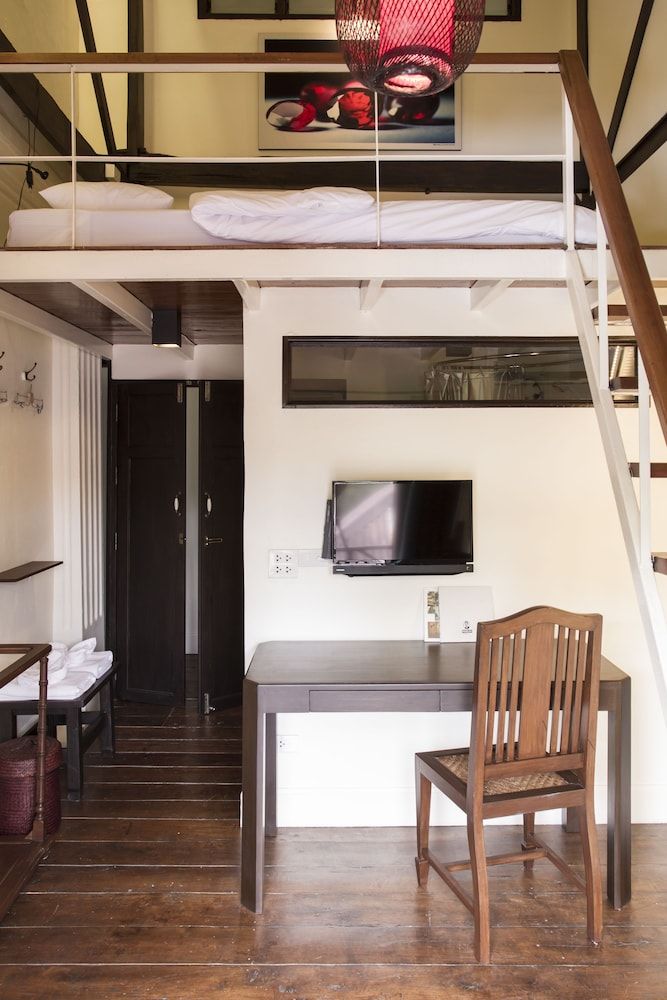 Ploy (River View with Balcony)
