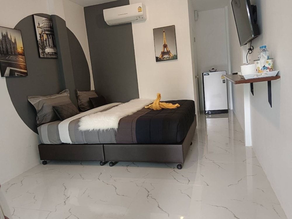 Superior Room, King Bed, Garden View