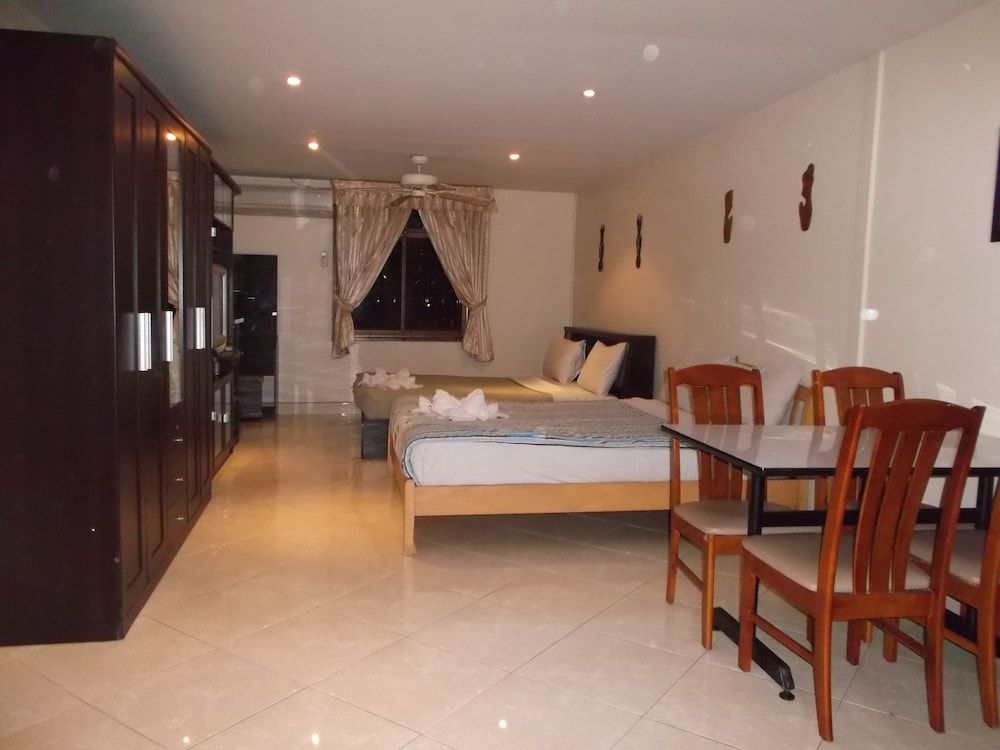 Chaiyapoon Inn Family Room 2