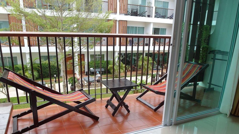 Crystal Lamai Hotel Double Room with Balcony 6