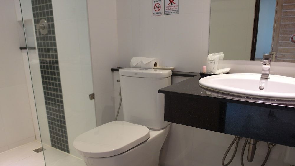 Crystal Lamai Hotel Double Room with Balcony 7