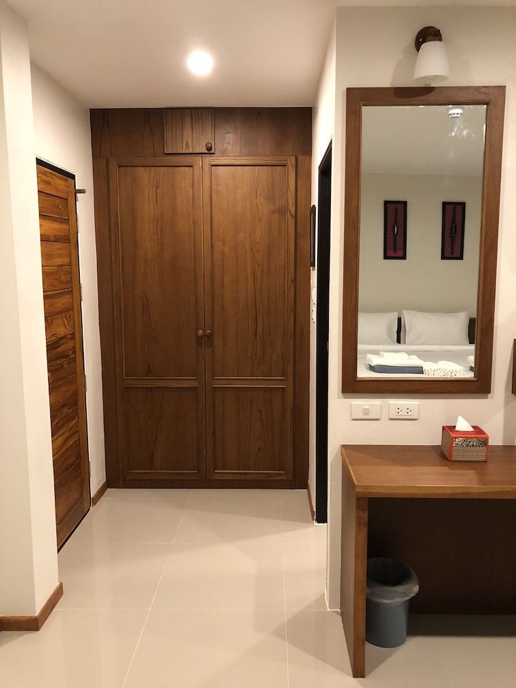 Crystal Lamai Hotel Economy Twin Room 7