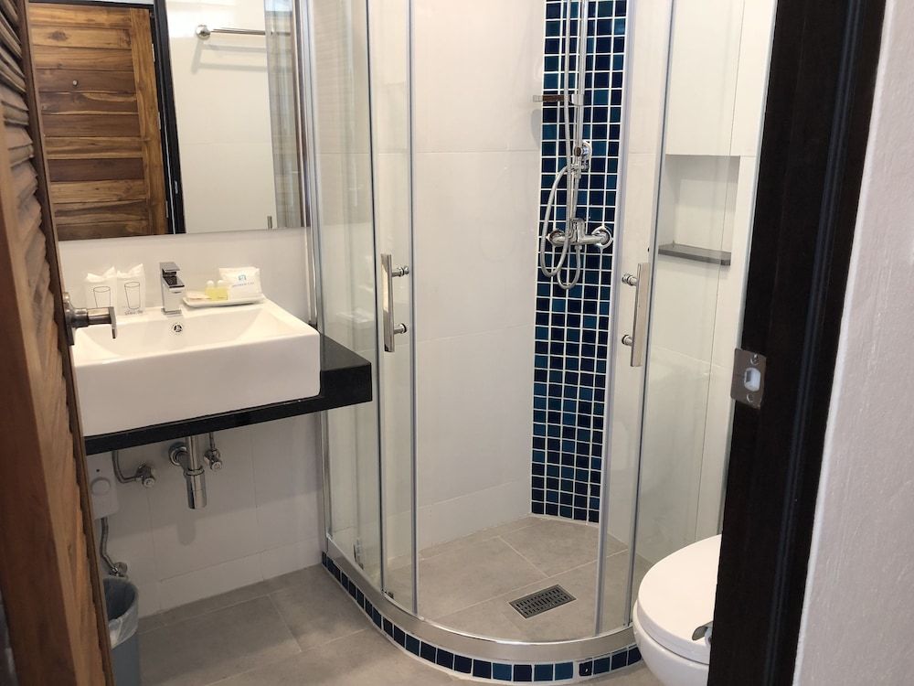 Crystal Lamai Hotel Economy Twin Room 4