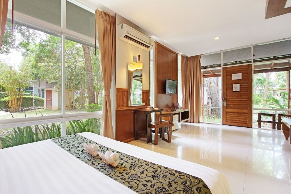 Nana Resort Kaengkrachan Premier Room 2