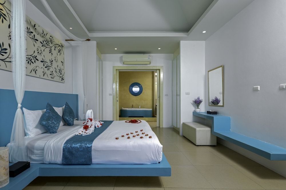 Grand Seaview Pool Suite Top Floor