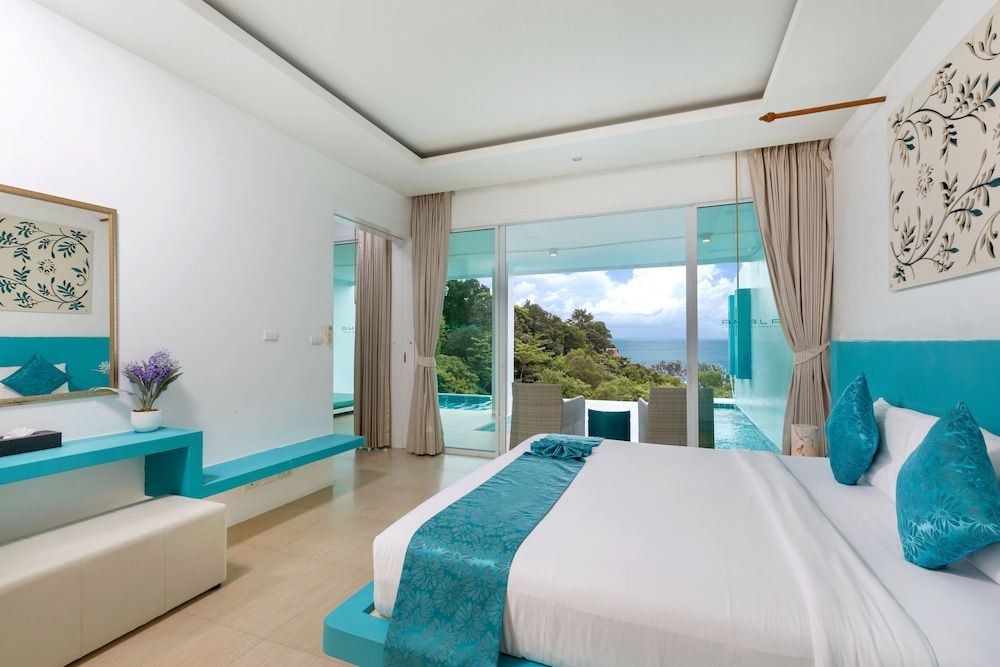 Partial Deluxe Sea View Pool Suite