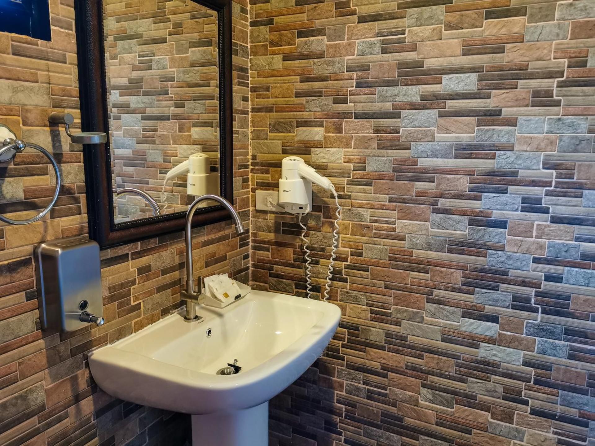 undefined QG Resort 6