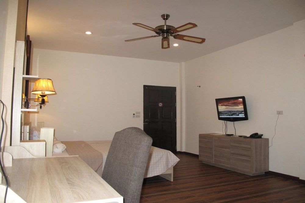 undefined QG Resort 4