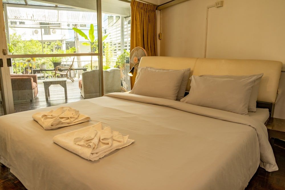 Home16 Hostel 16 Deluxe Double Room, 1 King Bed, Terrace