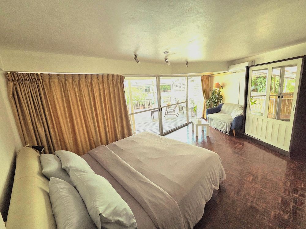 Home16 Hostel 16 Deluxe Double Room, 1 King Bed, Terrace 3