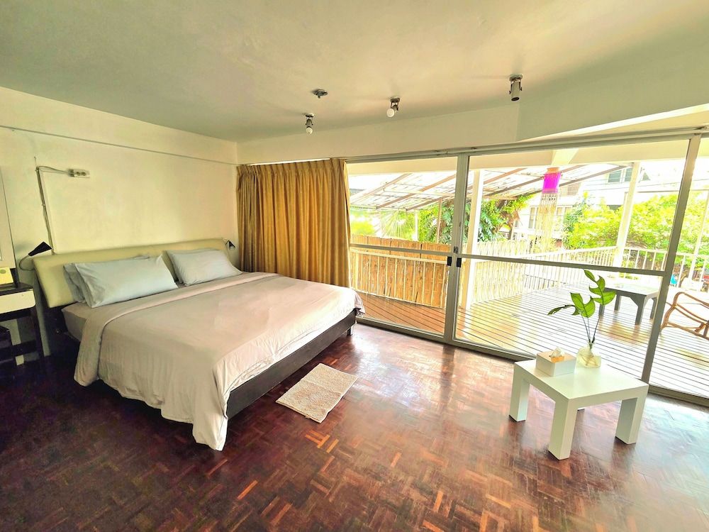 Home16 Hostel 16 Deluxe Double Room, 1 King Bed, Terrace