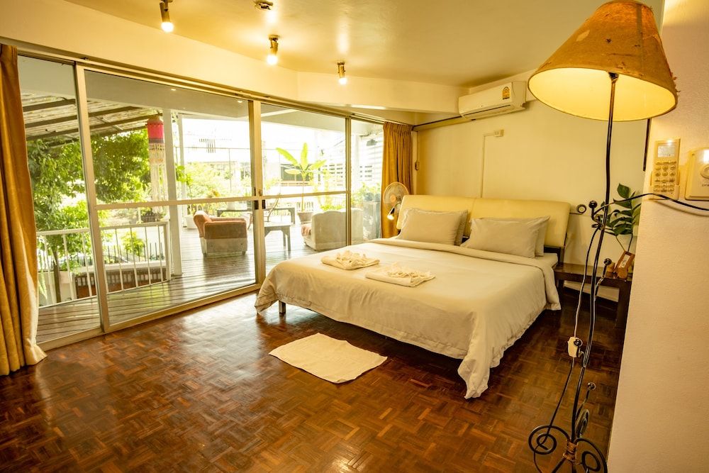 Home16 Hostel 16 Deluxe Double Room, 1 King Bed, Terrace 3