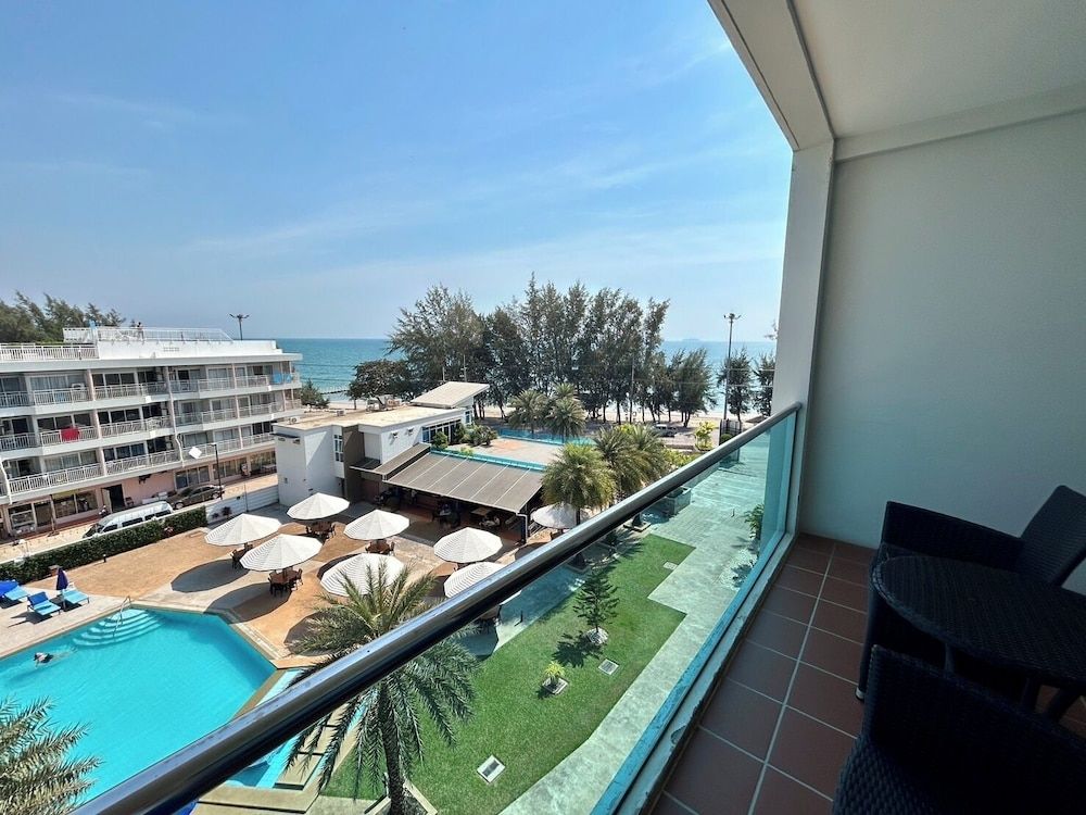 GrandBlue Resort Deluxe Double Room 6