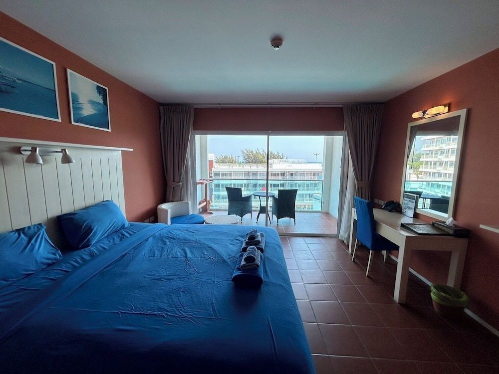 GrandBlue Resort Deluxe Double Room 3