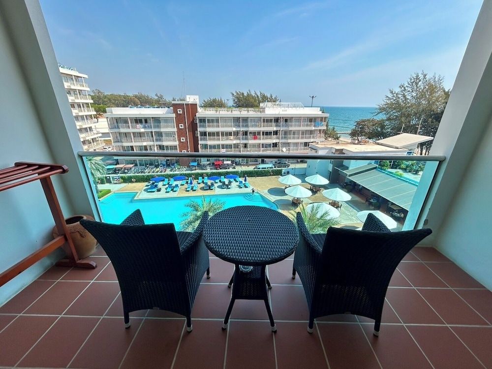 GrandBlue Resort Deluxe Double Room 5