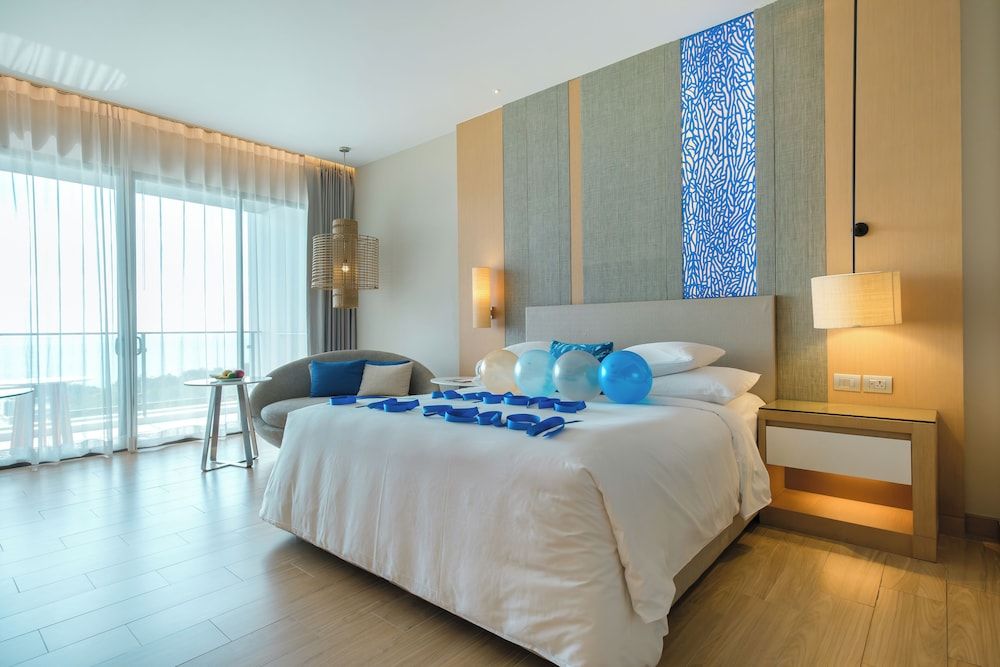 Room, 1 King Bed, Sea View (Balcony)