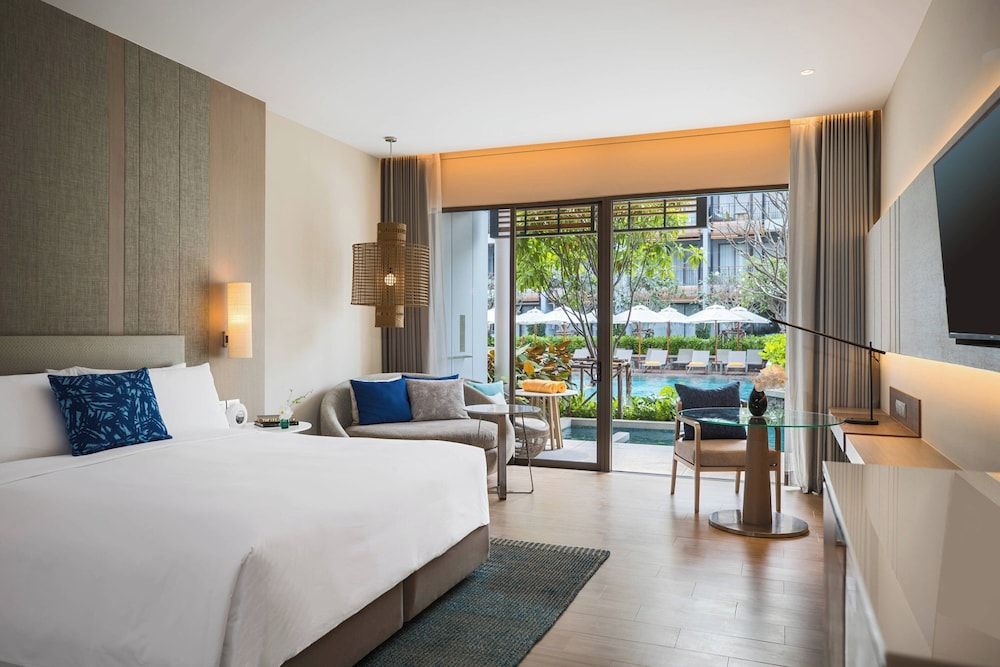 Room, 1 King Bed, Pool Access (View, Poolside)