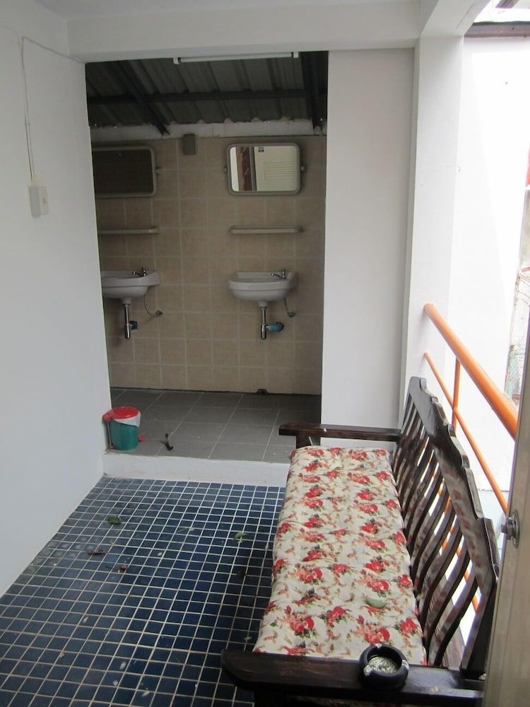 Bunk Bed in Mixed Dormitory Room